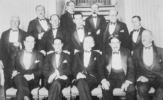 El Fin del Frente Nacional~ARCHIVO EL ESPECTADOR. (1973). El Frente Nacional reunido en una sola fotografía [Fotografía] Panorama Cultural https://panoramacultural.com.co/ocio-y-sociedad/4126/el-dia-que-desaparecio-el-frente-nacional-en-colombia