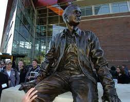 Neil attends college.