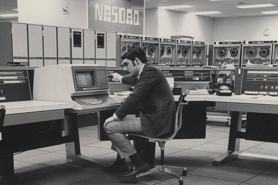 Se crea la bolsa de valores NASDAQ