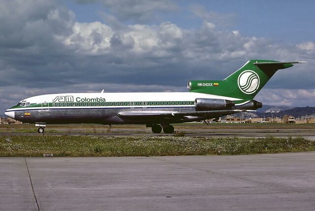 Derriban avion comercial