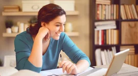 Timeline: Línea del tiempo de "La educación en línea & a distancia".