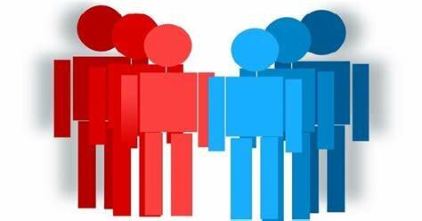 En la historia de la Psicología Social prevalecieron dos corrientes: la  Psicología Social Psicológica y la  Psicología Social Sociológica