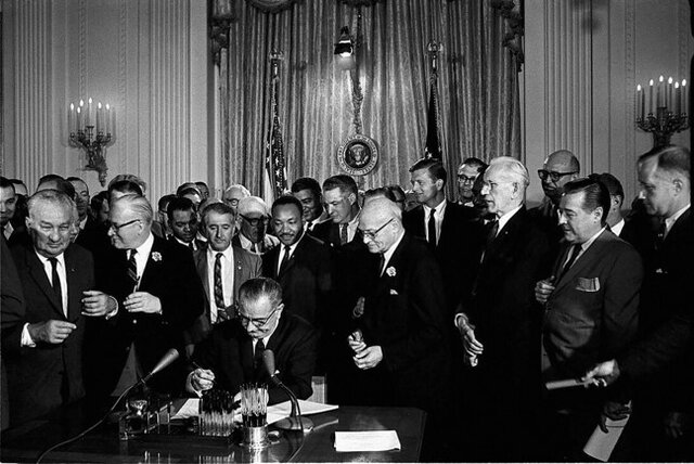 Firma de la Ley de Derechos Civiles