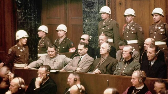 Se crea un Tribunal Militar Internacional para enjuiciar a los criminales de guerra nazis en Nuremberg, Londres.