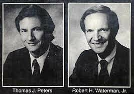 Thomas Peters (1942) y Robert Waterman Jr. (1936).