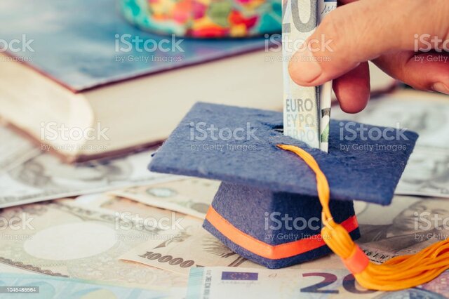 Trabajar en el negocio familiar para conseguir los recursos para los documentos del grado y la estancia en Sibundoy