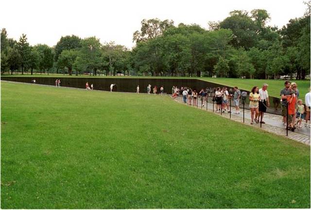 Maya Ying Lin. Vietnam Veterans Memorial, 1981-1983