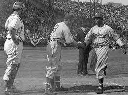 Robinson leads the Montreal Royals to Championship