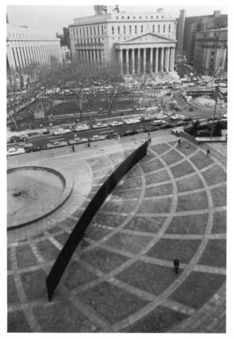 Richard Serra. Tilted Arc, 1981