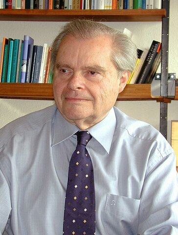 Alfred Gierer (1929-*)