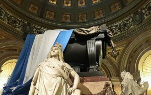 Se produce la repatriación de sus restos a la Catedral de Buenos Aires.