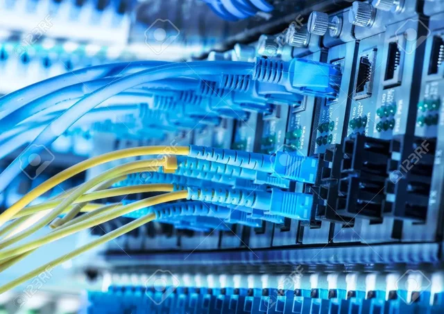 Se funda el centro de TecnologÍa Educatuva en a universidad ARPANET