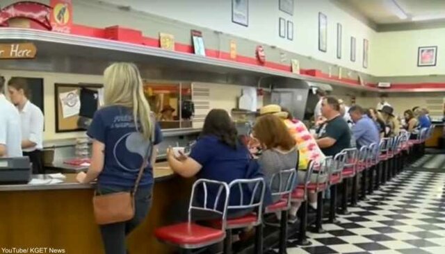 Woolworth's integrates its lunch counter