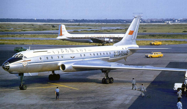 The First Turbojet Airliner Flies