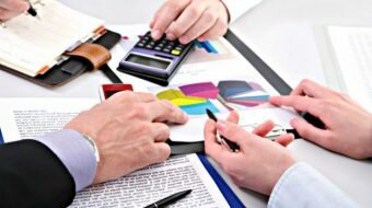 El gobierno redactó un conjunto de directivas de empleo que ponía límites a los empresarios.