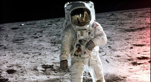 El primer hombre llega a la luna