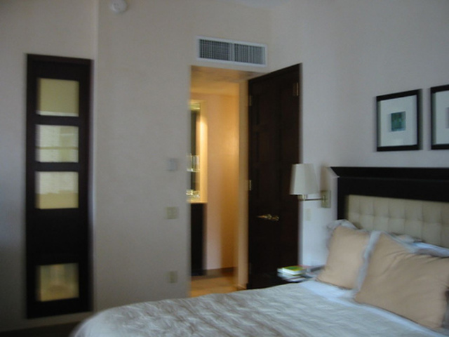 Arrives at Murray Hill Hotel