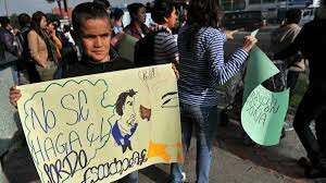 Fundación de colegios en Bogotá y Medellín