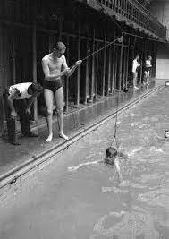 La natación como parte del currículo académico en Japón