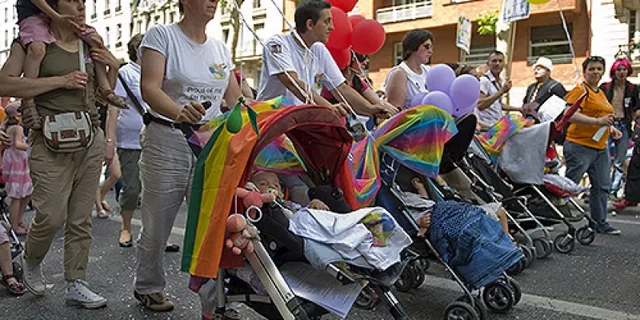 Parejas del mismo sexo pueden aplicar a proceso de adopción