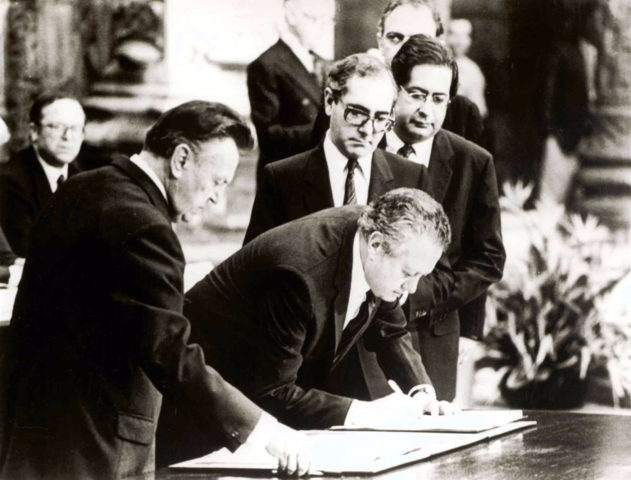 La CEE firma su primer gran acuerdo internacional