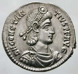 Constancio II nombra a Juliano como César