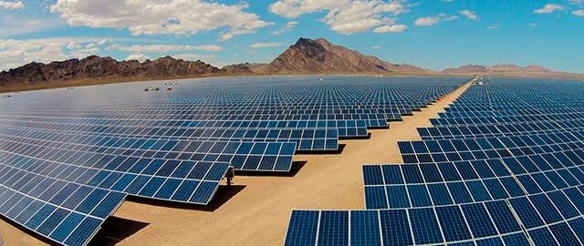 Invención de las plantas solares
