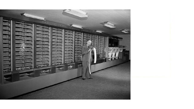 -	LA PRIMERA GENERACION (1938 - 1958)