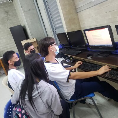 Timeline: Enero 31: Inicio creación de la empresa