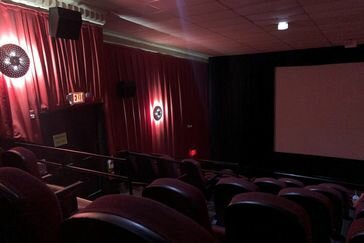 what film and movie theaters were like in the 2000s