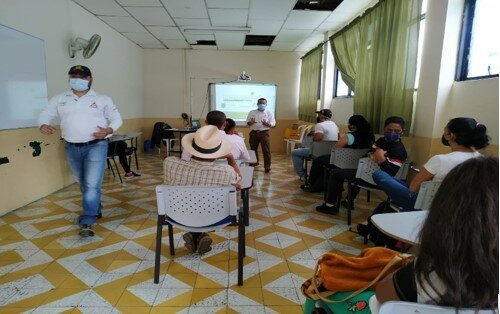 PRIMERA REUNIÓN CON LOS PADRES FOCALIZADOS PARA SOCIALIZAR LOS PPP