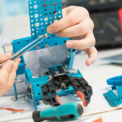 Timeline: Momentos importantes en la Historia de la Mecatrónica