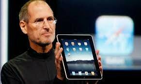 Apple lanza su primer iPad.