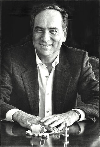 Theodore Maiman   1960 INGENIERO ESTADO UNIDENSE (JUDIO)