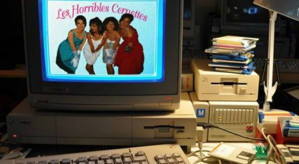 Se sube la primera fotografía a la red