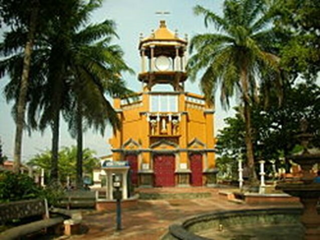 Cáceres está ubicada :