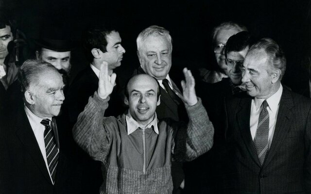 1986 Soviets free Scharansky