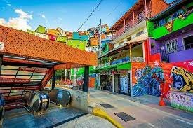 tour de grafitis en la comuna 13