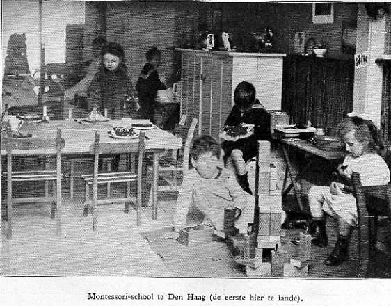 Montessori funda la Casa del niño