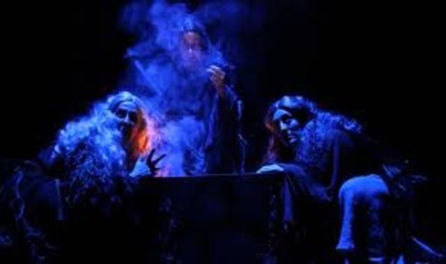 The three witches show Macbeth Banquos line of kings