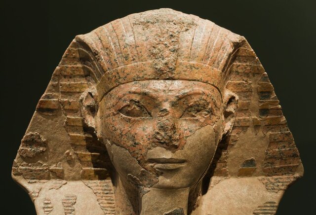 Reign of queen Hatshepsut begins