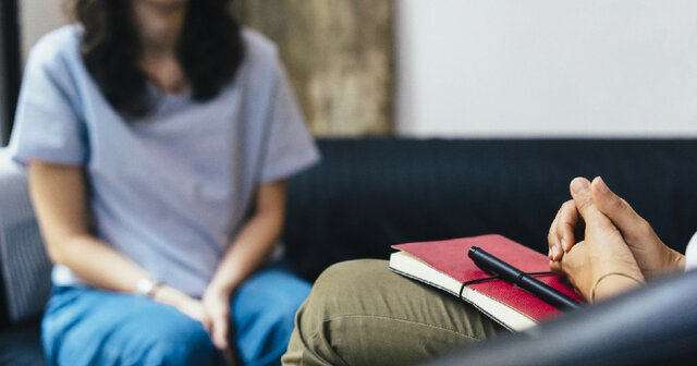 Inclusión de cursos formales de entrenamiento en psicoterapia