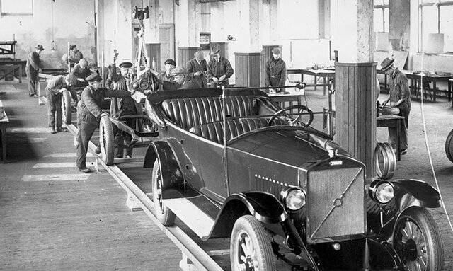 Ford inicia un programa de calidad con ayuda de Deming