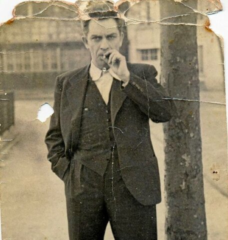 Manuel Chaves Nogales sale al exilio