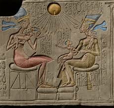 Akhenaton and Nefertiti begin their rule.