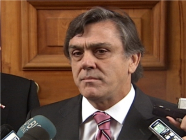 Ministro Longueira defiende proyecto HidroAysén poniendo énfasis en necesidades energéticas del país