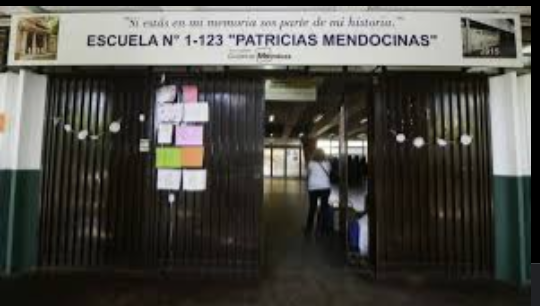 Se crea la Escuela Patricias Mendocinas teniendo como anexo el kindergarden "Merceditas de san martin"