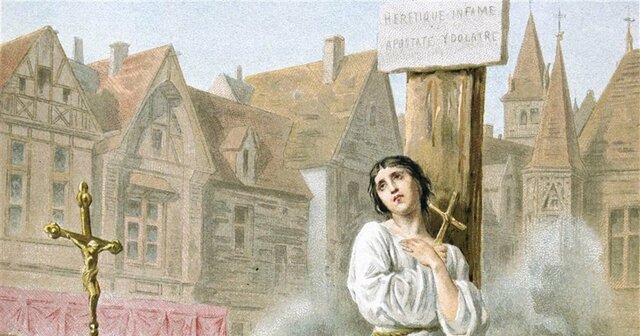 juana de arco muere en la hoguera