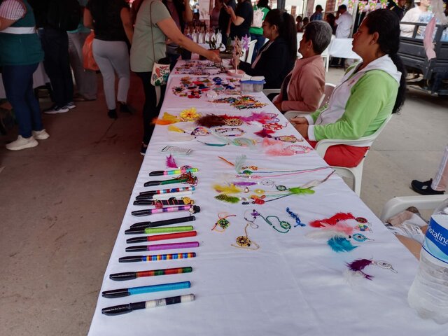 Feria de Emprendimiento y Mercado Campesino Hechos para el Cambio