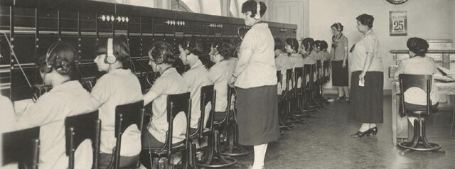 Se instala la primera central pública telefónica en USA